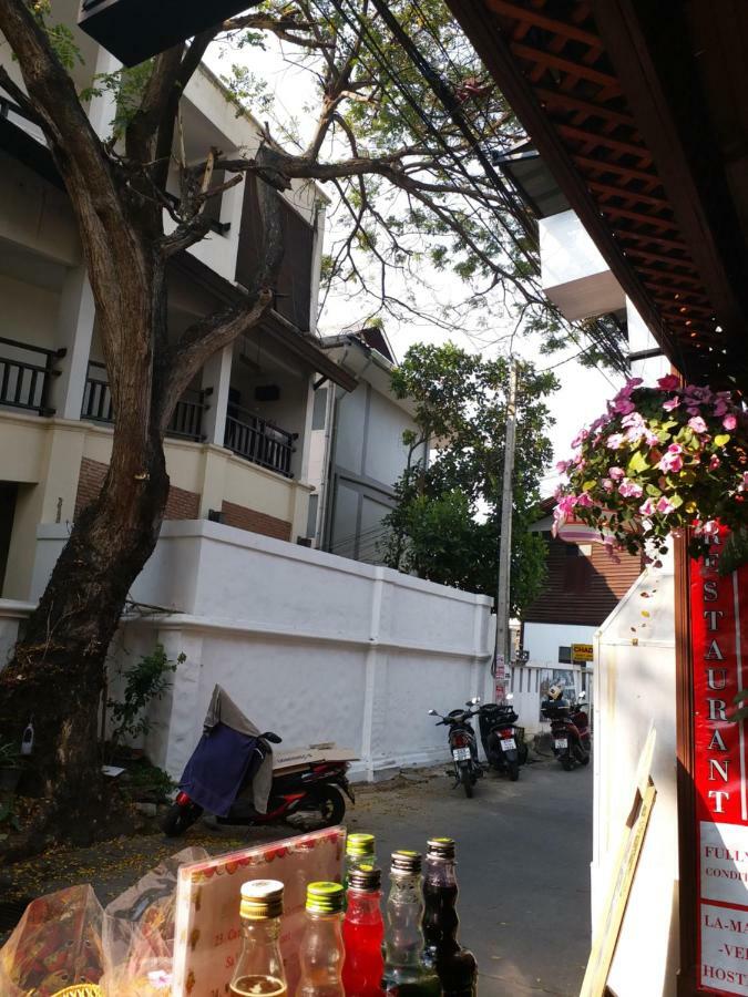 La Maison Verte Hostel Chiang Mai Exteriör bild