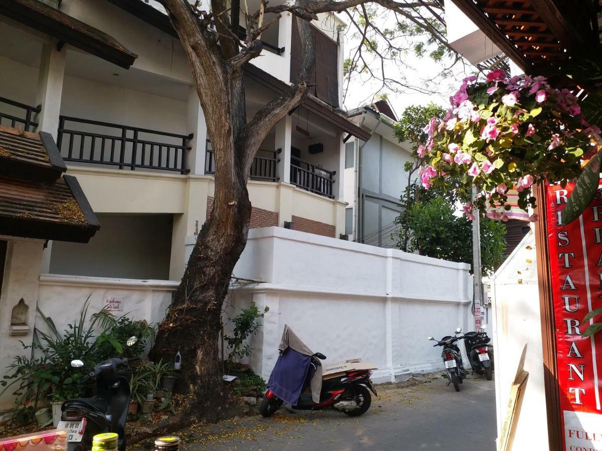 La Maison Verte Hostel Chiang Mai Exteriör bild